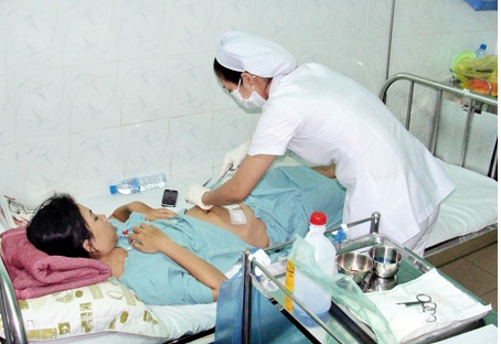 DỊCH VỤ TRUYỀN DỊCH, THAY BĂNG, RỬA VẾT THƯƠNG, CẮT CHỈ TẠI NHÀ