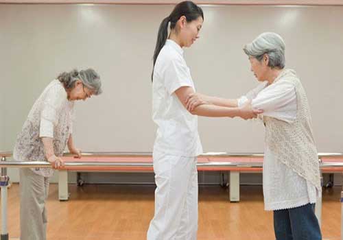 DỊCH VỤ TẬP VẬT LÝ TRỊ LIỆU TẠI NHÀ Ở TPHCM